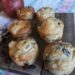 Muffin alle mele con uvetta e gocce di cioccolato