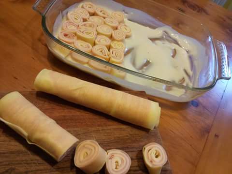 rosette di pasta fresca con prosciutto cotto e formaggio