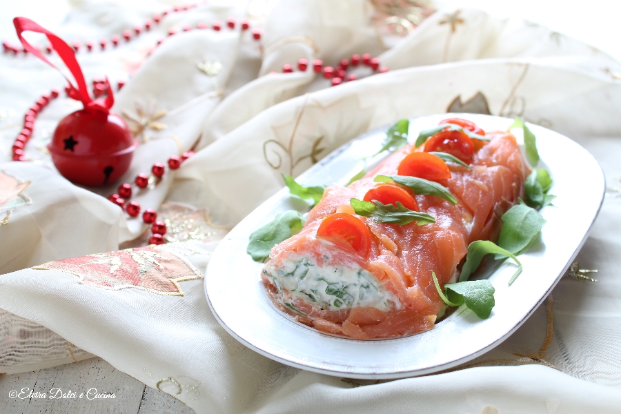 Tronchetto di salmone con formaggi cremosi e rucola