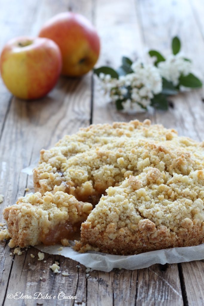 Sbriciolata di mele con confettura di mele cotogne