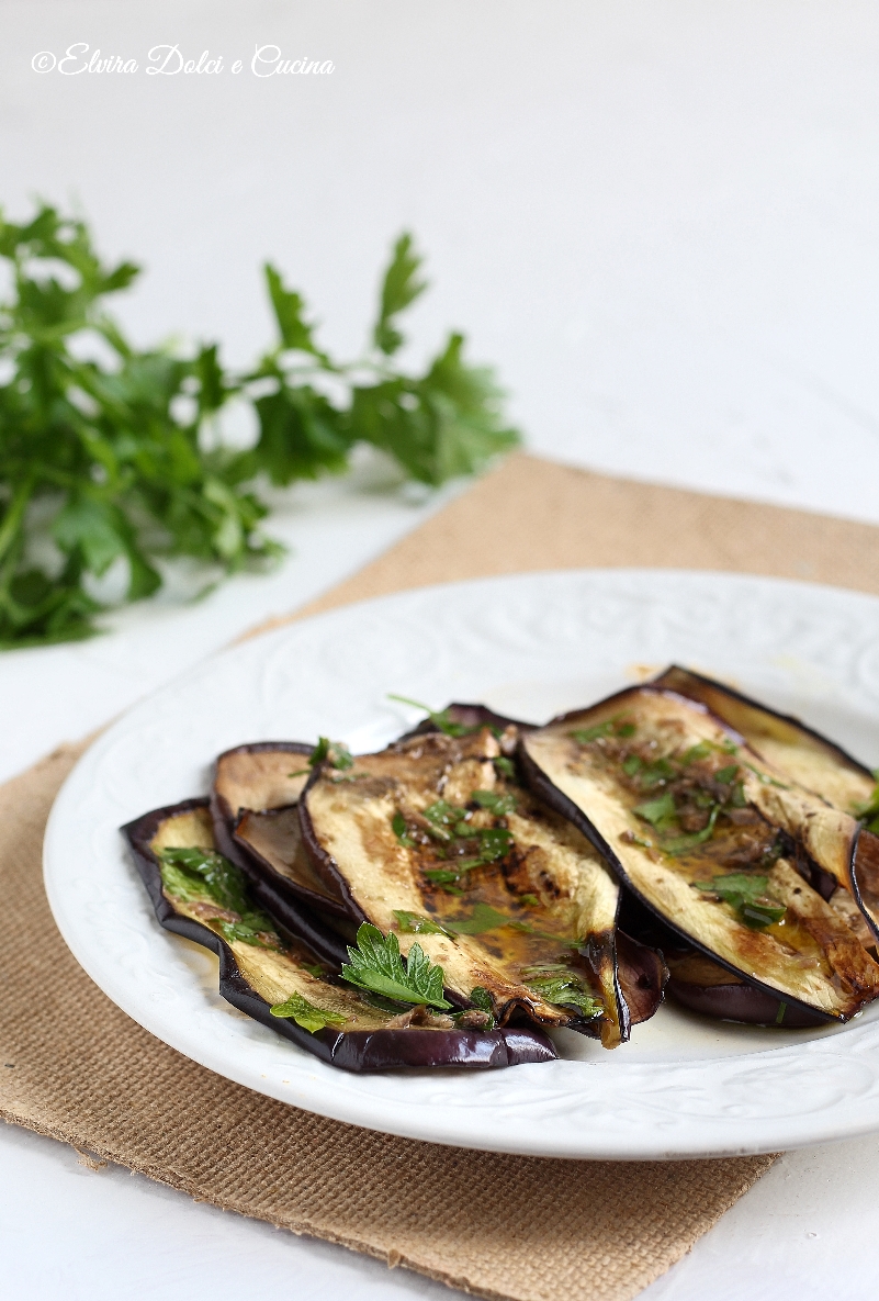 Melanzane alla griglia con salsa