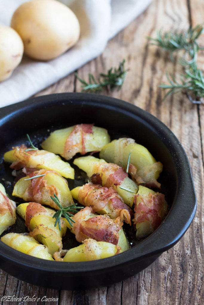 patate al forno con pancetta arrotolata