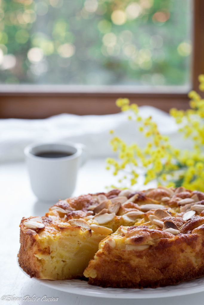 torta di mele cremosa con arancia e mandorle