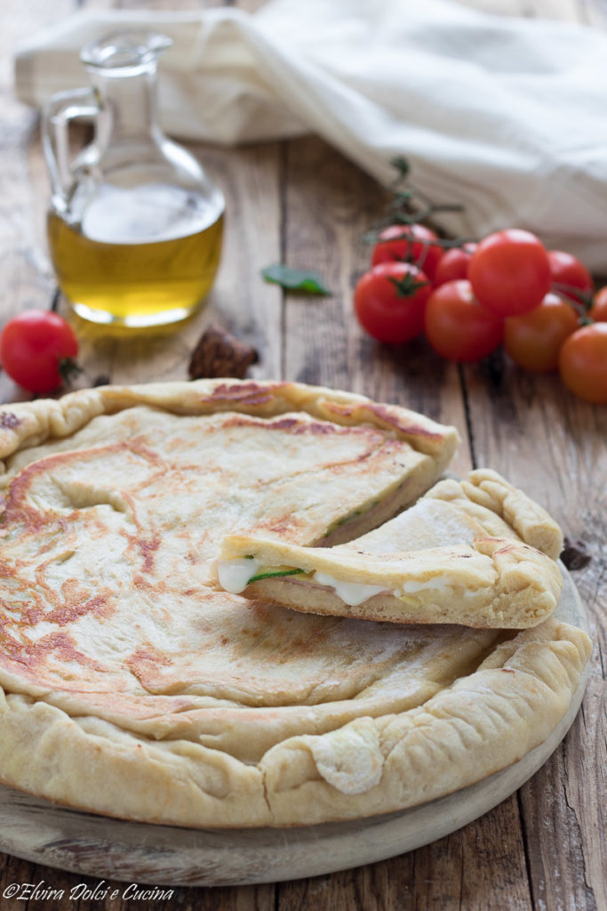 Focaccia farcita senza lievitazione cotta in padella