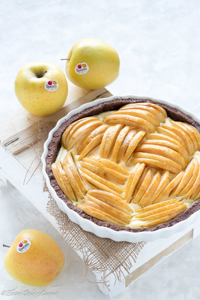 tart al cacao con crema di ricotta e mele