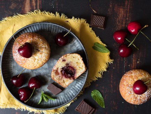 muffin con cuore di ciliegia e cioccolato