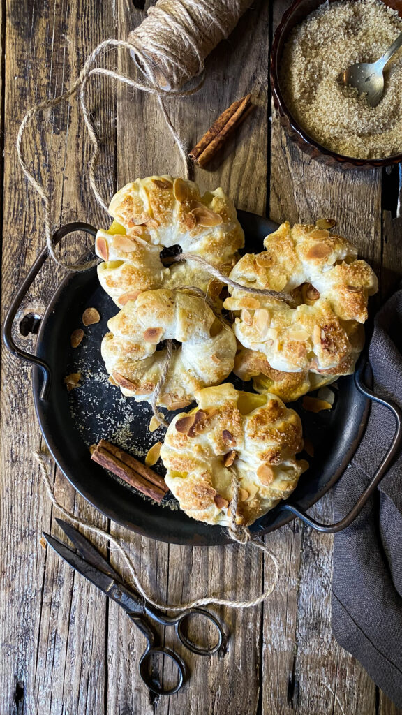 ciambelle di mele e sfoglia alla cannella