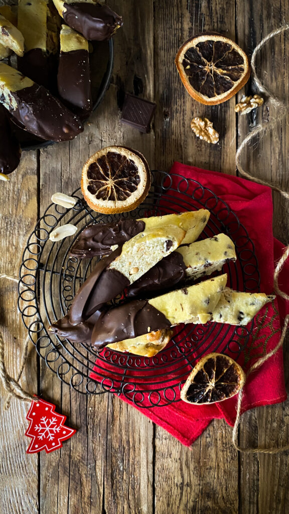 biscottoni all'arancia con frutta secca e cioccolato fondente